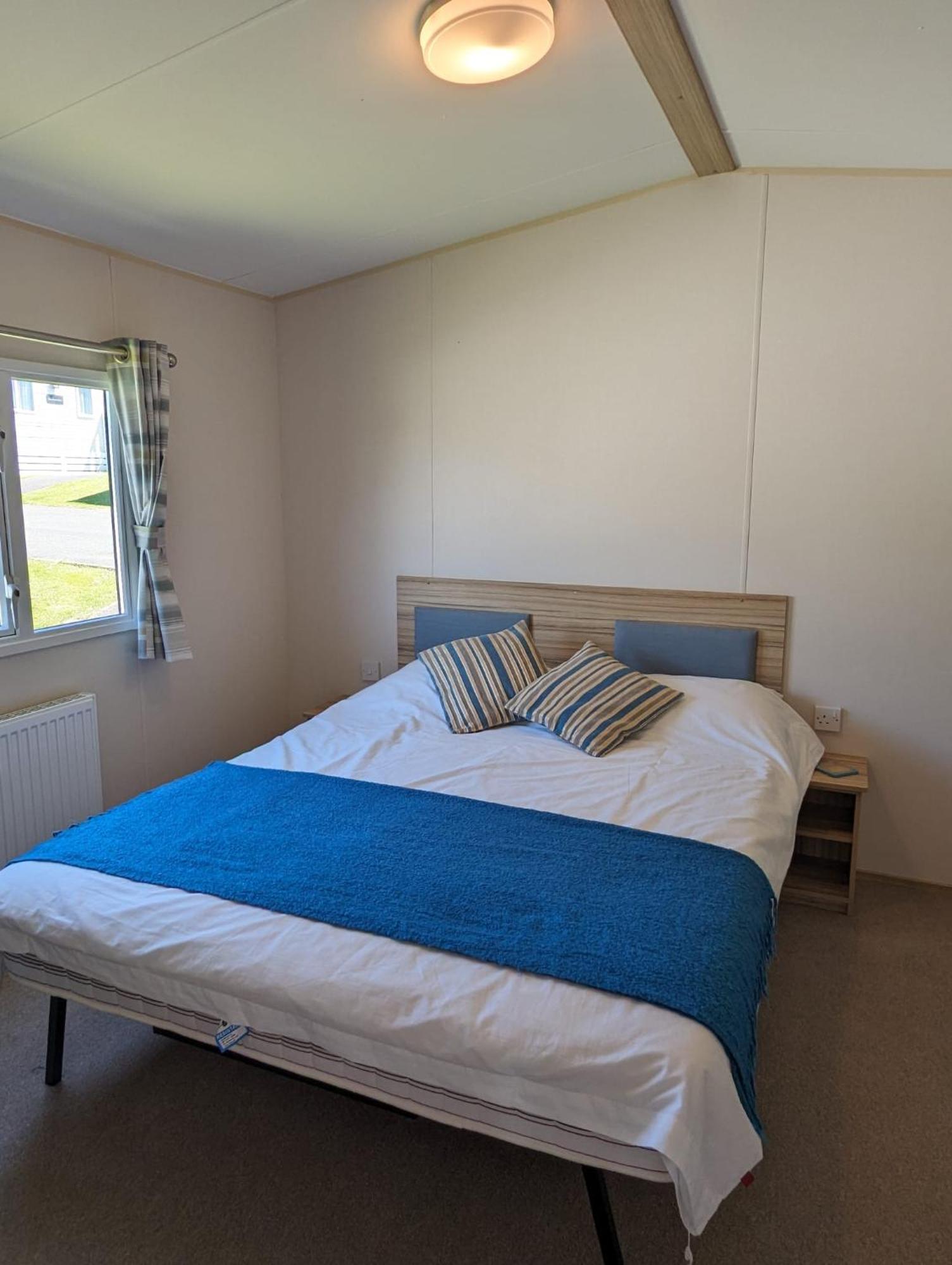 Lovely Bright Modern Caravan Swanage On Peaceful And Tranquil Holiday Park Bagian luar foto