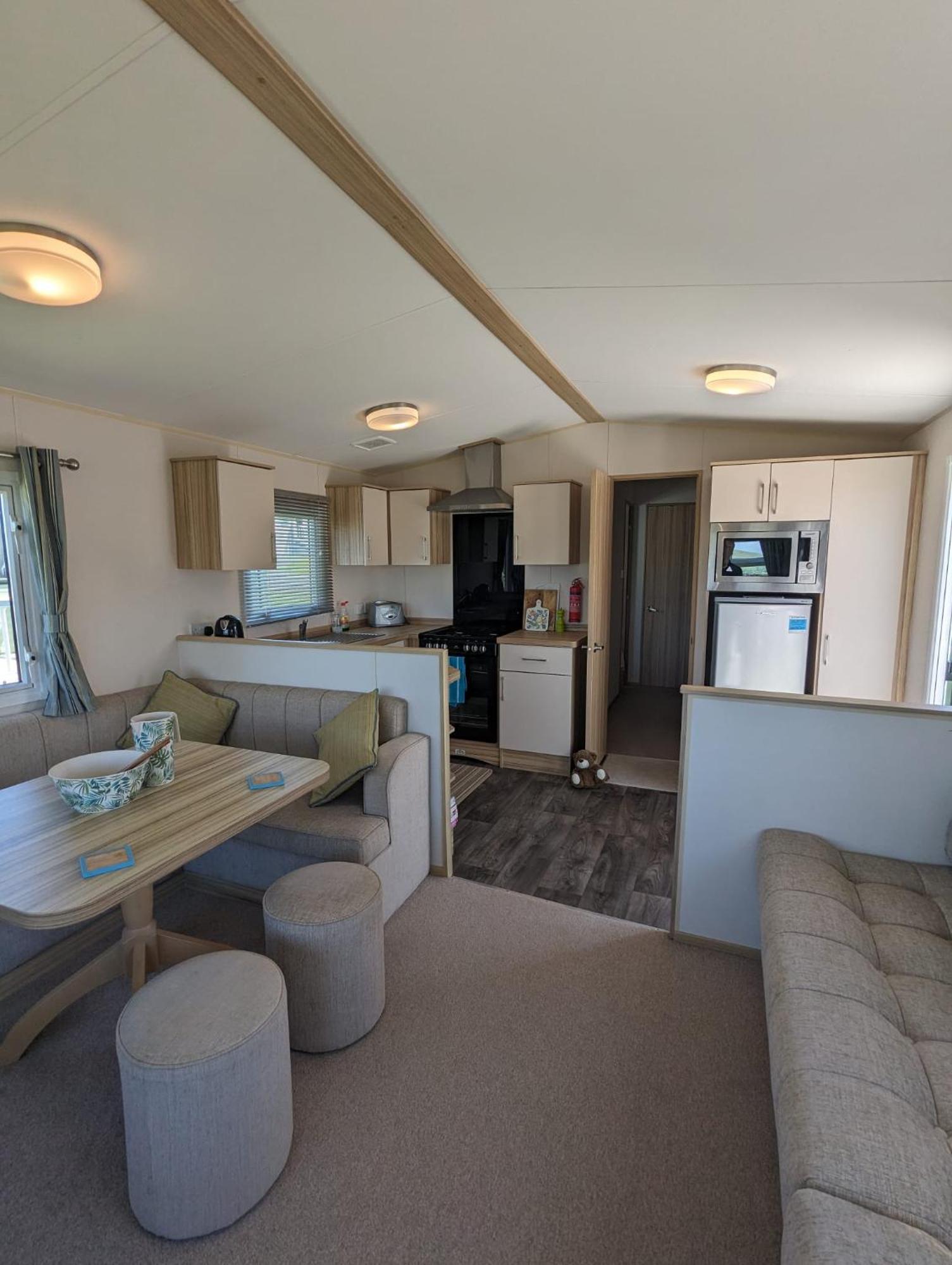 Lovely Bright Modern Caravan Swanage On Peaceful And Tranquil Holiday Park Bagian luar foto