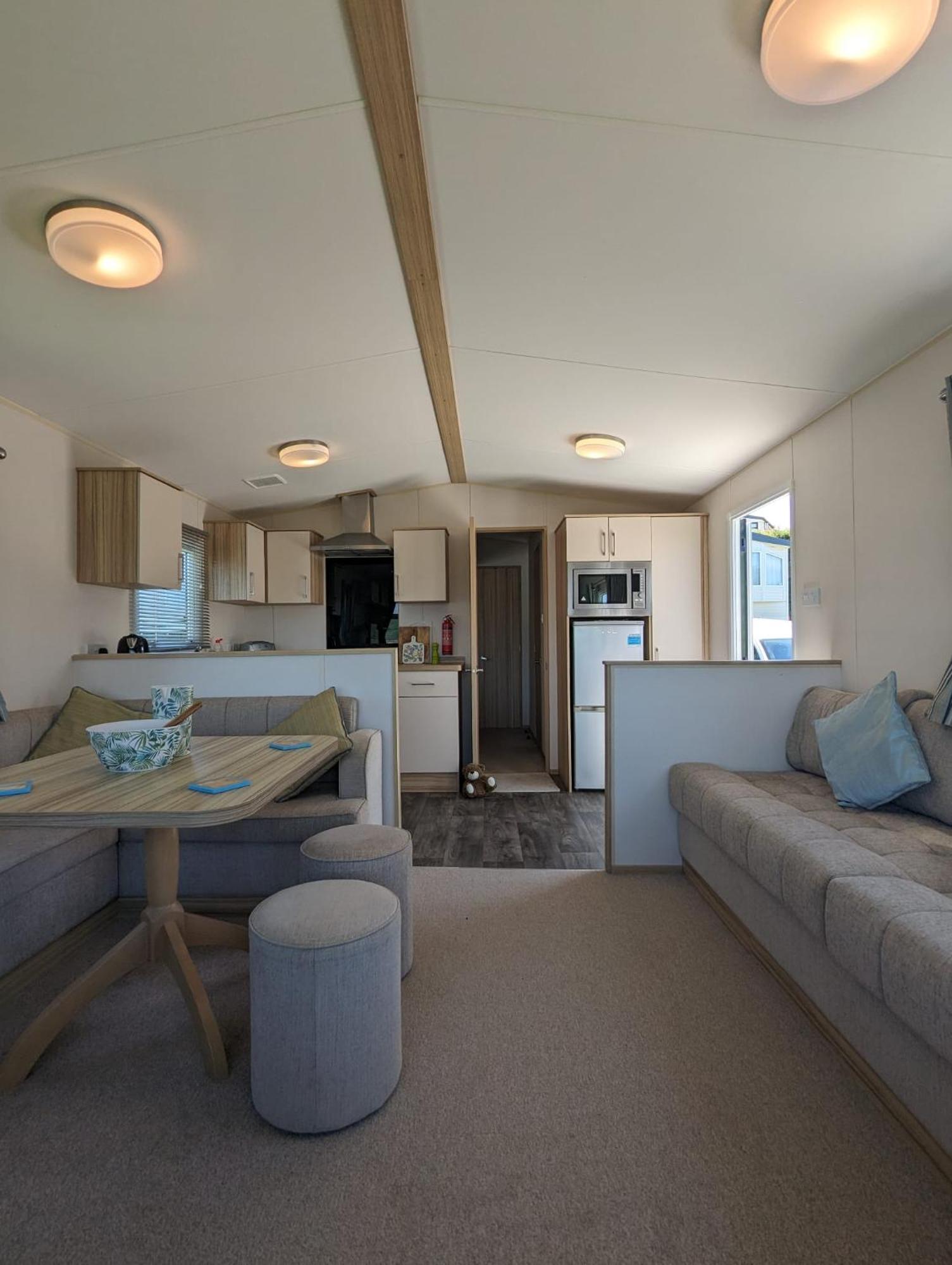 Lovely Bright Modern Caravan Swanage On Peaceful And Tranquil Holiday Park Bagian luar foto