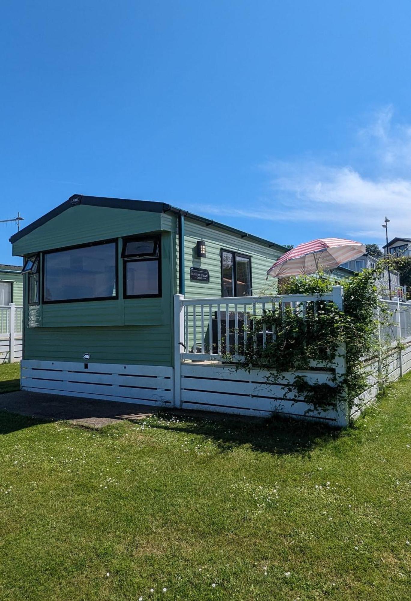 Lovely Bright Modern Caravan Swanage On Peaceful And Tranquil Holiday Park Bagian luar foto