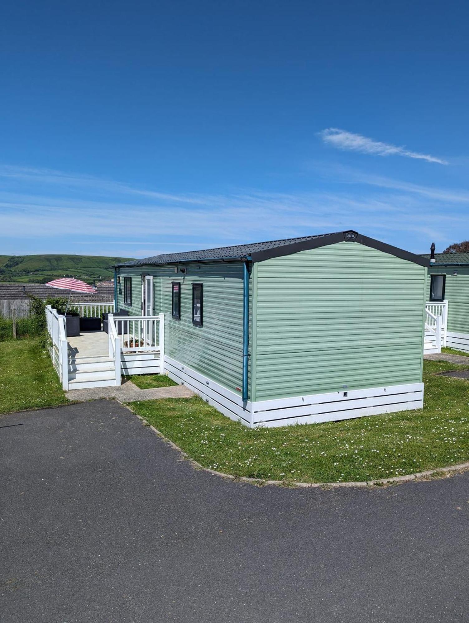 Lovely Bright Modern Caravan Swanage On Peaceful And Tranquil Holiday Park Bagian luar foto